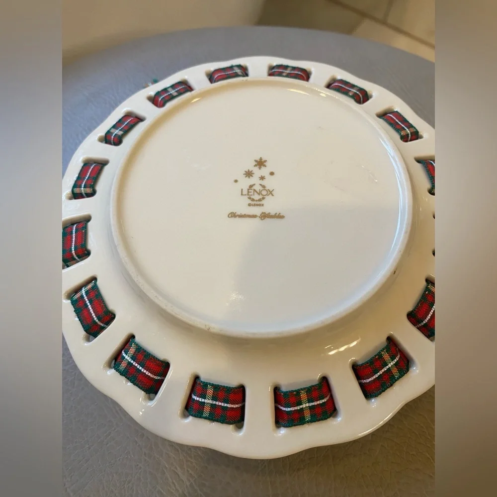 Lenox Cream and Gold Candle Holder with Plaid Accent